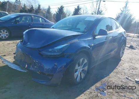 2023 Tesla Model Y Awd/Long Range Dual Motor All-Wheel Drive z USA, uszkodzony, nr VIN 7SAYGAEE6PF683829